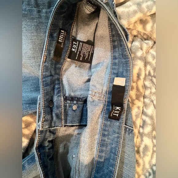 Kut from the Kloth Stella high rise flare Light  Jeans - Picture 7 of 7